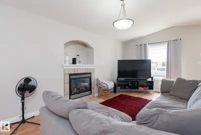Interior photo 1 of 2620 LAKE AV