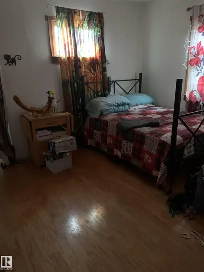 Interior photo 4 of 5023 50 Street