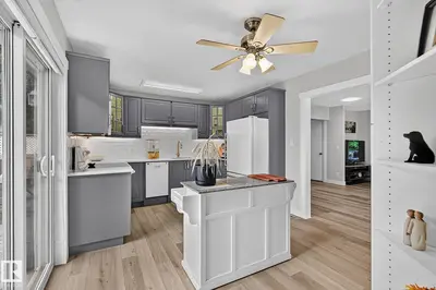 Interior photo 3 of 31 RIVER DR
