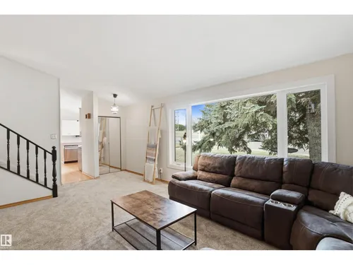 23 CLEARWATER, Devon - $479,000