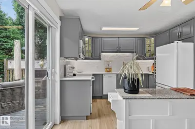 Interior photo 4 of 31 RIVER DR