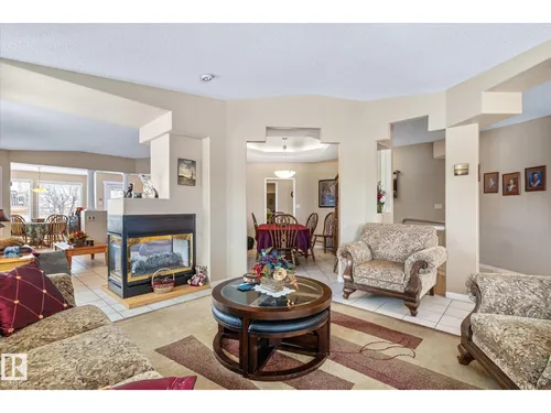 7020 157 AV NW, Edmonton - $539,900