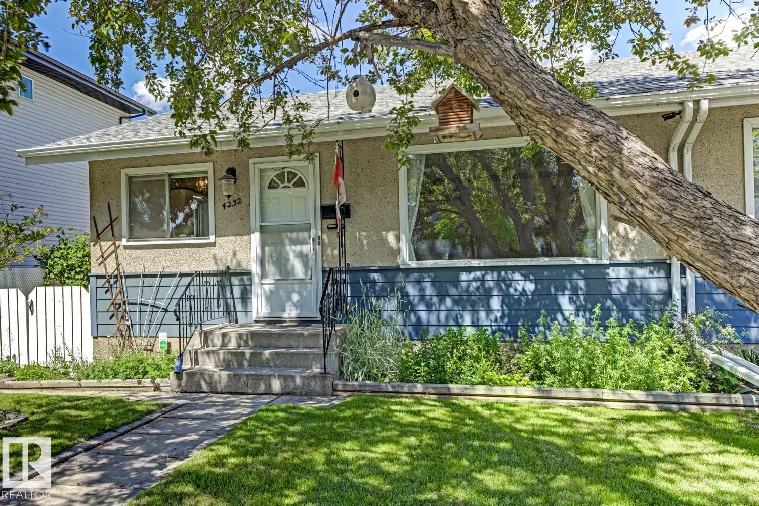 4232 114 AV NW, Edmonton - 4 bedroom Duplex for sale