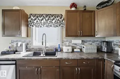 Interior photo 2 of 28 WELLINGTON PL