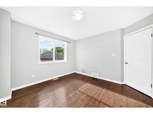 12124 122 ST NW, Edmonton - $428,000