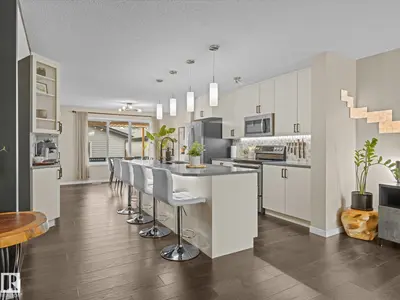 Interior photo 2 of 2533 PRICE WY SW