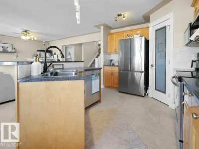 Interior photo 4 of 1476 MCMILLIAN WY SW