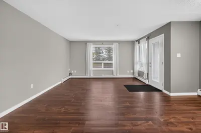 Interior photo 4 of 