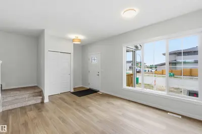 Interior photo 1 of 1088 MCLEOD AV