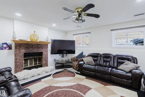 236 LAGO LINDO CR NW, Edmonton - $435,000