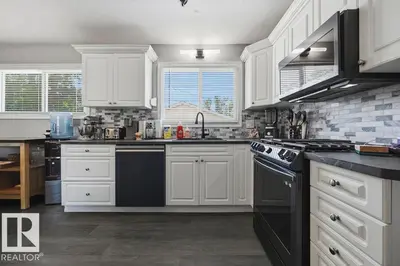 Interior photo 2 of 794 BIRCH AV