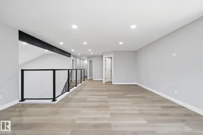 Interior photo 4 of 213 2 AV