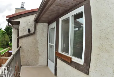 Interior photo 4 of 3619 30 AV NW