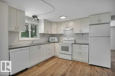 Interior photo 3 of 4712 47 AV