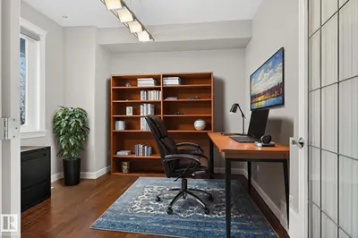 Interior photo 1 of 613 Stewart CR SW