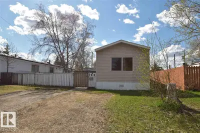 Interior photo 3 of 5414 54 street