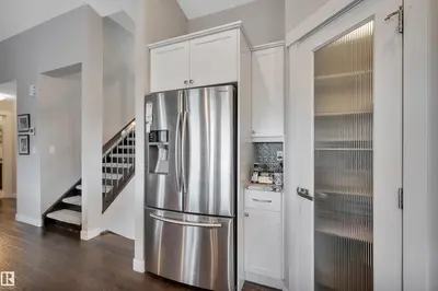 Interior photo 4 of 437 MEADOWVIEW DR