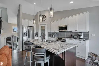Interior photo 2 of 437 MEADOWVIEW DR