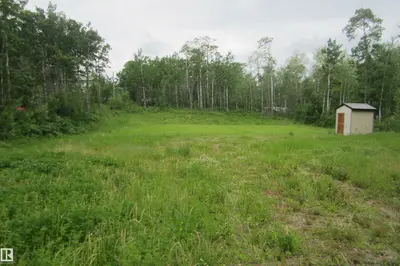 Interior photo 2 of 220 11502 Twp Rd 604 S