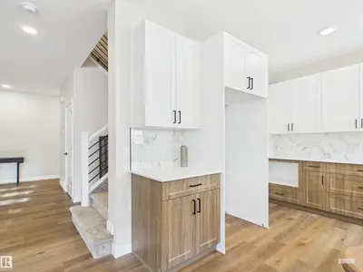 Interior photo 2 of 3 EMERSON LD