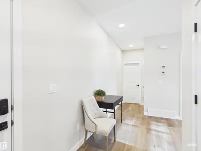 Interior photo 1 of 3 EMERSON LD