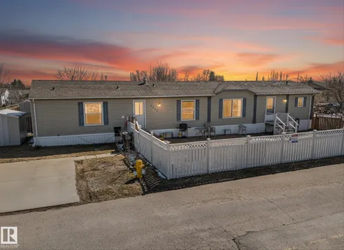 3212 Lakewood CL NW, Edmonton - $139,900