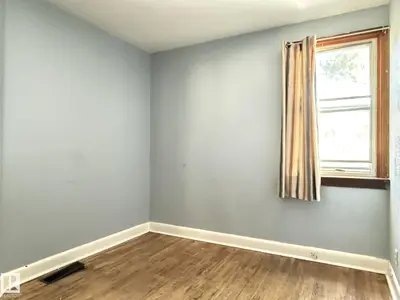 Interior photo 3 of 5132 52 ST