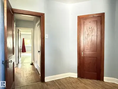 Interior photo 4 of 5132 52 ST