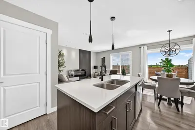 Interior photo 3 of 93 RICHMOND LI