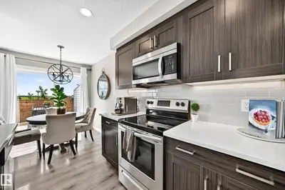 Interior photo 2 of 93 RICHMOND LI