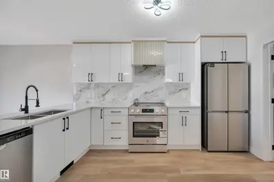 Interior photo 3 of 4124 37A AV NW