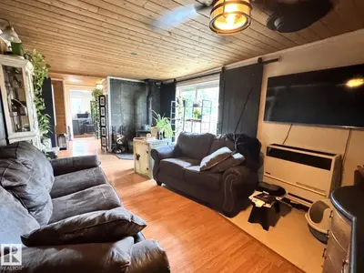 Interior photo 4 of 4707 54 AV