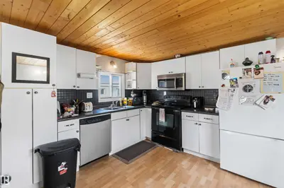 Interior photo 4 of 372 Evergreen PA NW NW
