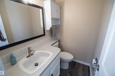 Interior photo 4 of 4632 46 AV