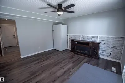 Interior photo 2 of 4632 46 AV