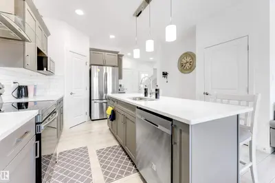 Interior photo 4 of 407 CONROY CR SW