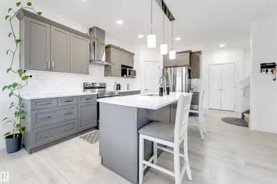 Interior photo 3 of 407 CONROY CR SW