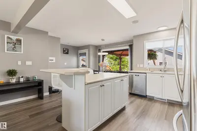 Interior photo 4 of 7824 14 AV SW