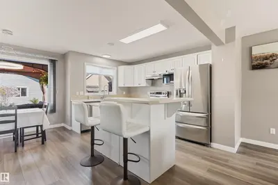 Interior photo 2 of 7824 14 AV SW