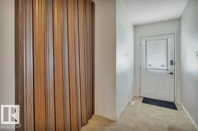 Interior photo 1 of 540 WILLOW CT NW
