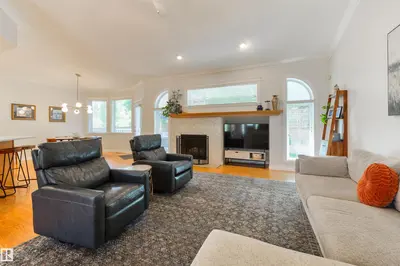 Interior photo 2 of 956 HOLLINGSWORTH BEND NW