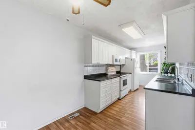 Interior photo 3 of 140 PRIMROSE GARDENS GD NW