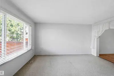 Interior photo 2 of 140 PRIMROSE GARDENS GD NW