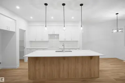 Interior photo 4 of 1209 11 AV NW