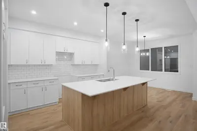 Interior photo 3 of 1209 11 AV NW