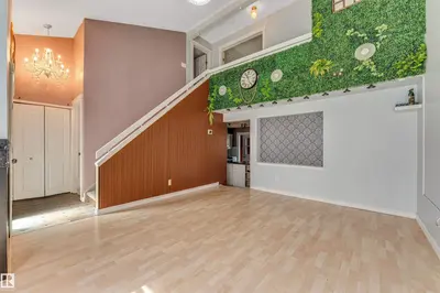 Interior photo 4 of 645 MILLBOURNE RD NW