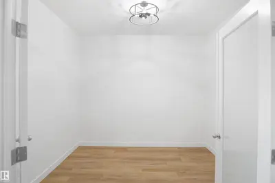 Interior photo 3 of 956 17 AV NW
