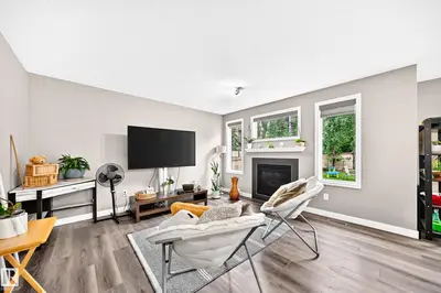 Interior photo 4 of 6123 13 AV SW