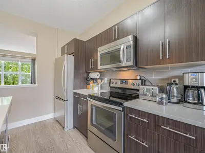 Interior photo 4 of 2113 24 ST NW