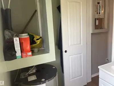 Interior photo 2 of 4916 50 AV